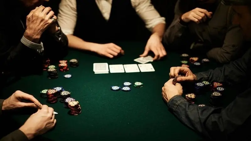 Có nhiều cách để đọc bài trong Poker